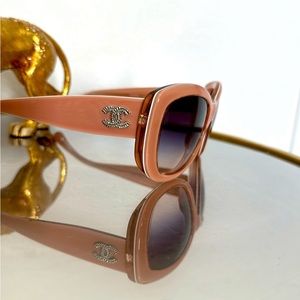 Authentic Chanel pink sunglasses💕